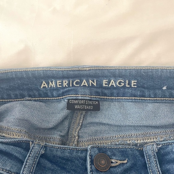 American eagle distressed blue jeans. - Picture 3 of 4